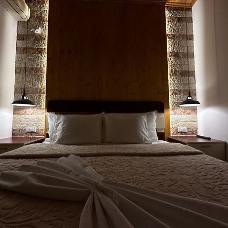 "Mani Guest House" Gjirokastër Buitenkant foto