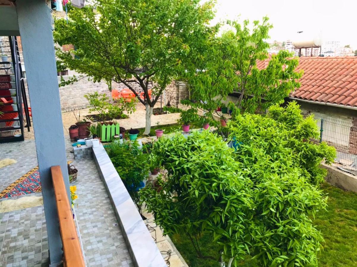"Mani Guest House" Gjirokastër Buitenkant foto