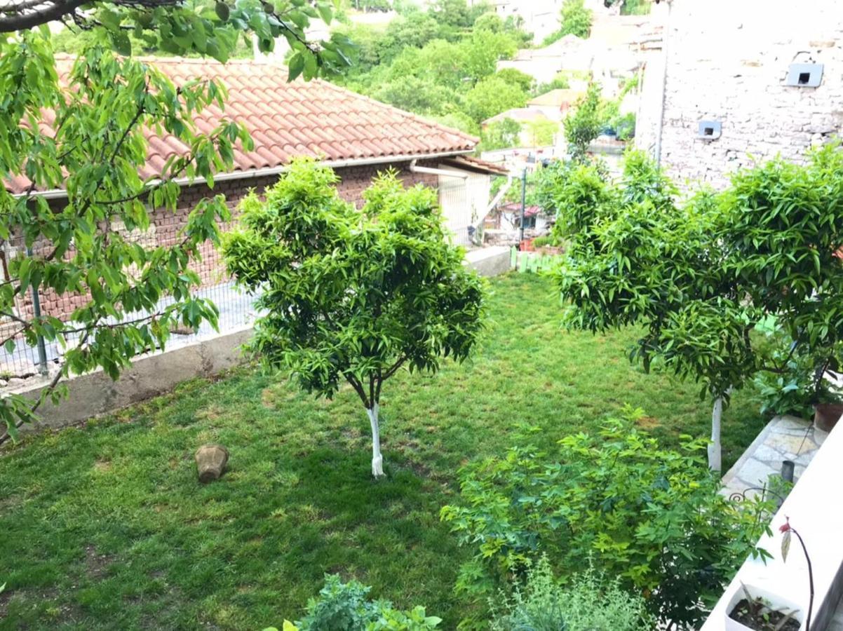 "Mani Guest House" Gjirokastër Buitenkant foto