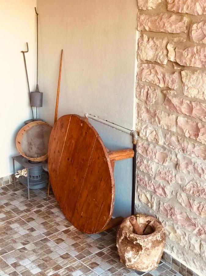 "Mani Guest House" Gjirokastër Buitenkant foto