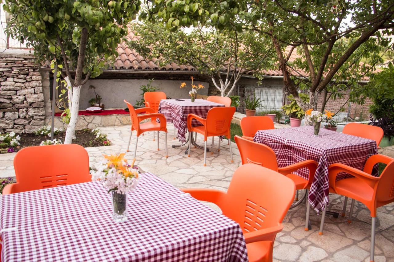 "Mani Guest House" Gjirokastër Buitenkant foto