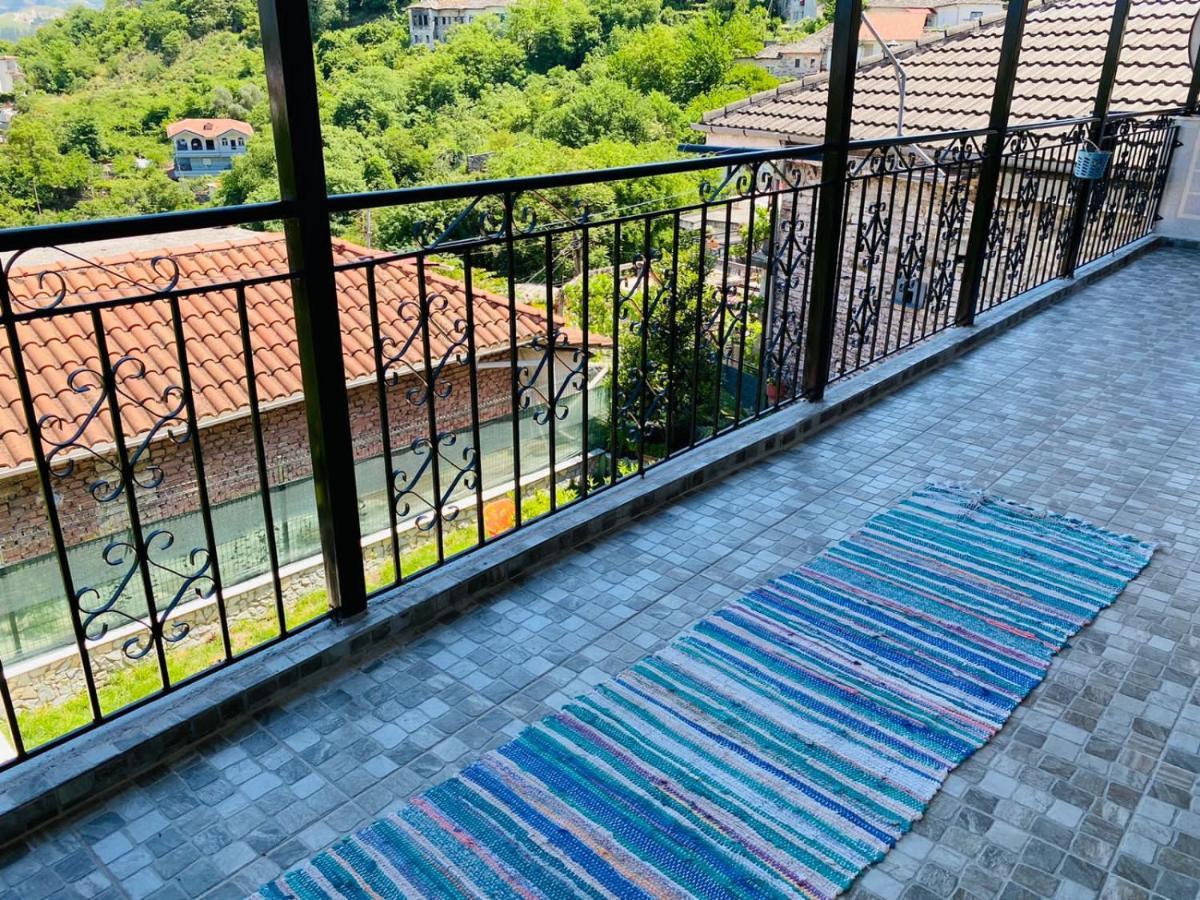 "Mani Guest House" Gjirokastër Buitenkant foto