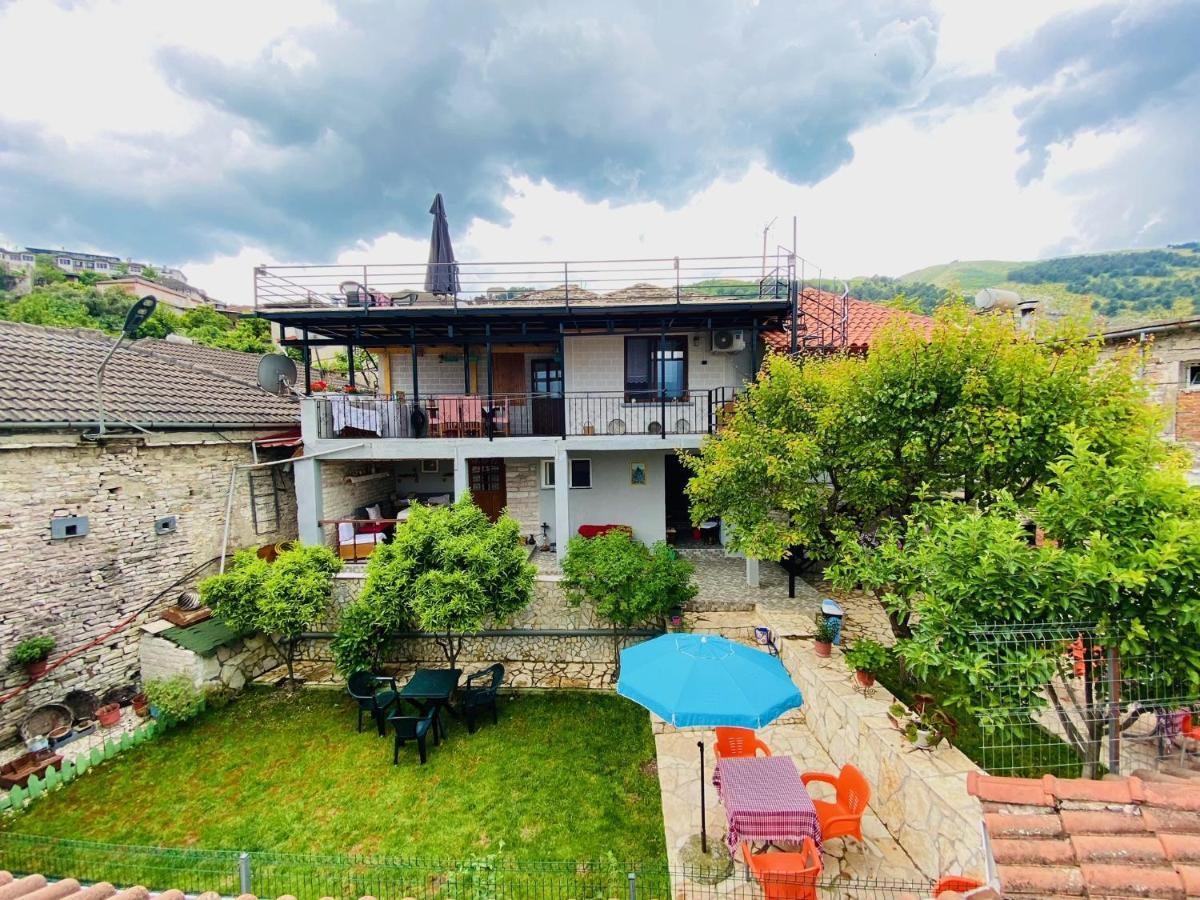"Mani Guest House" Gjirokastër Buitenkant foto