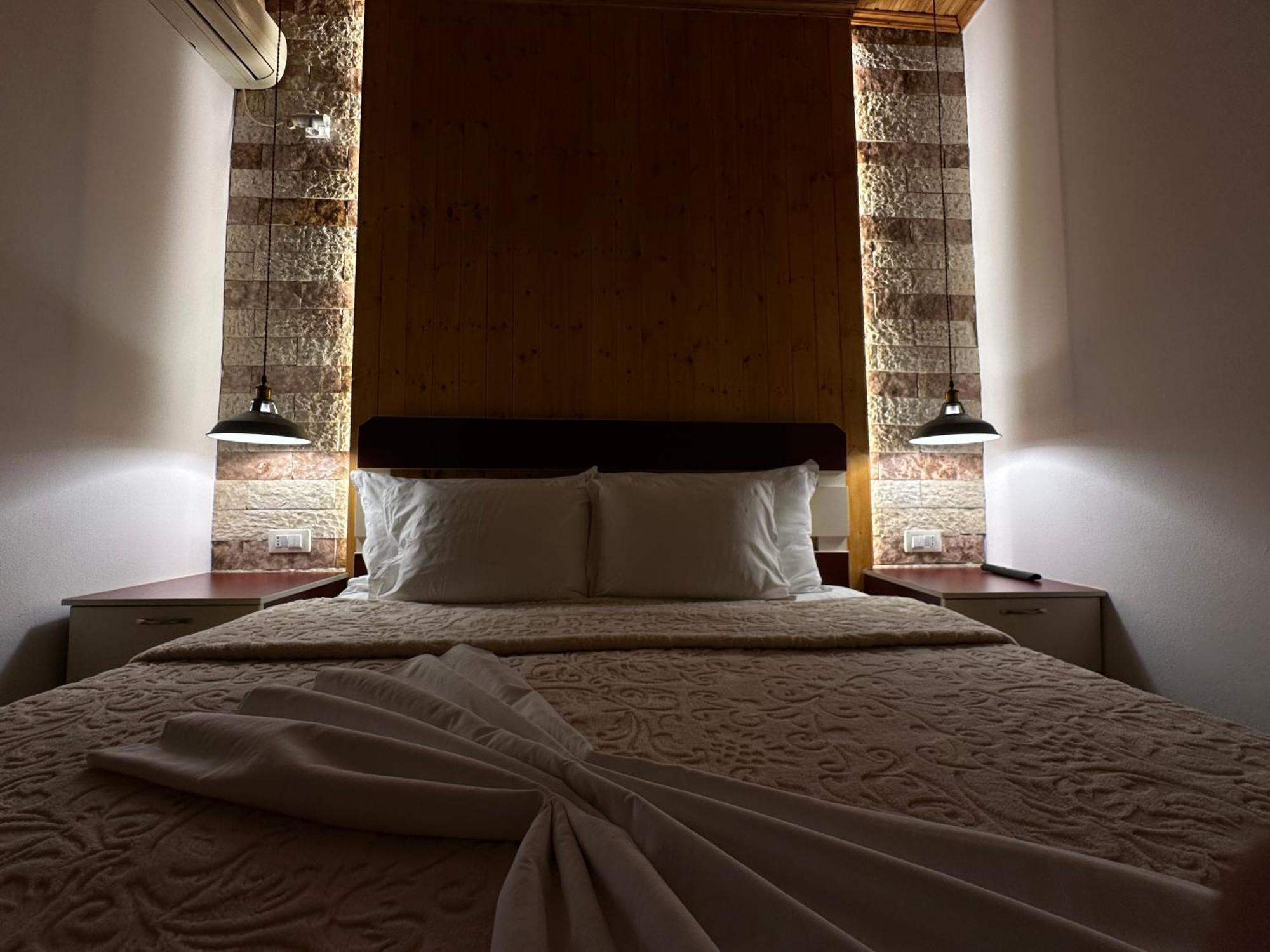 "Mani Guest House" Gjirokastër Buitenkant foto