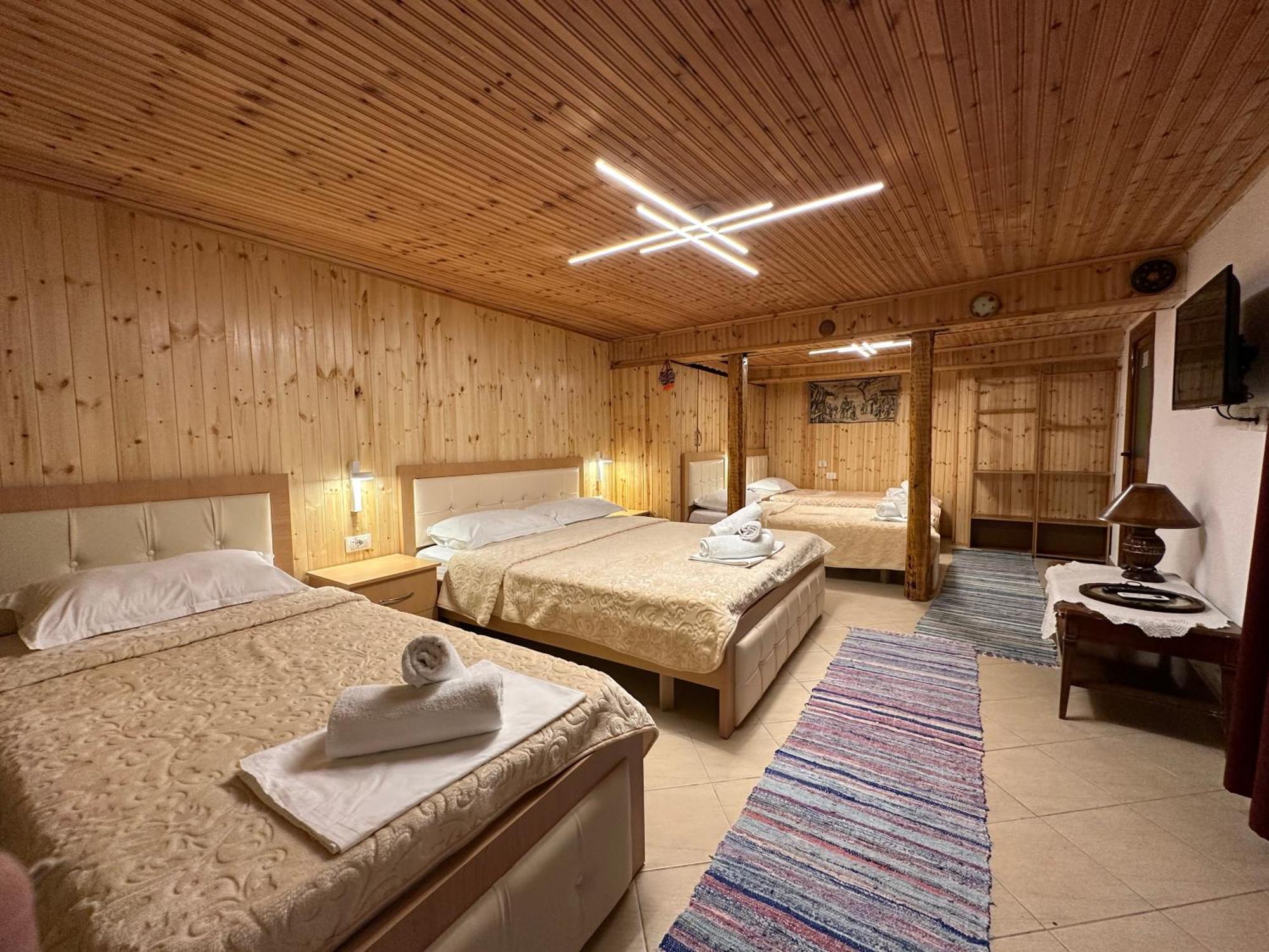 "Mani Guest House" Gjirokastër Buitenkant foto