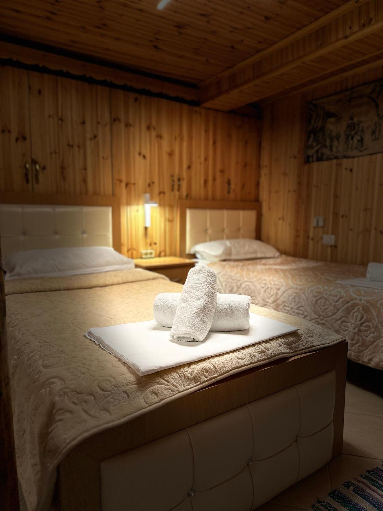 "Mani Guest House" Gjirokastër Buitenkant foto