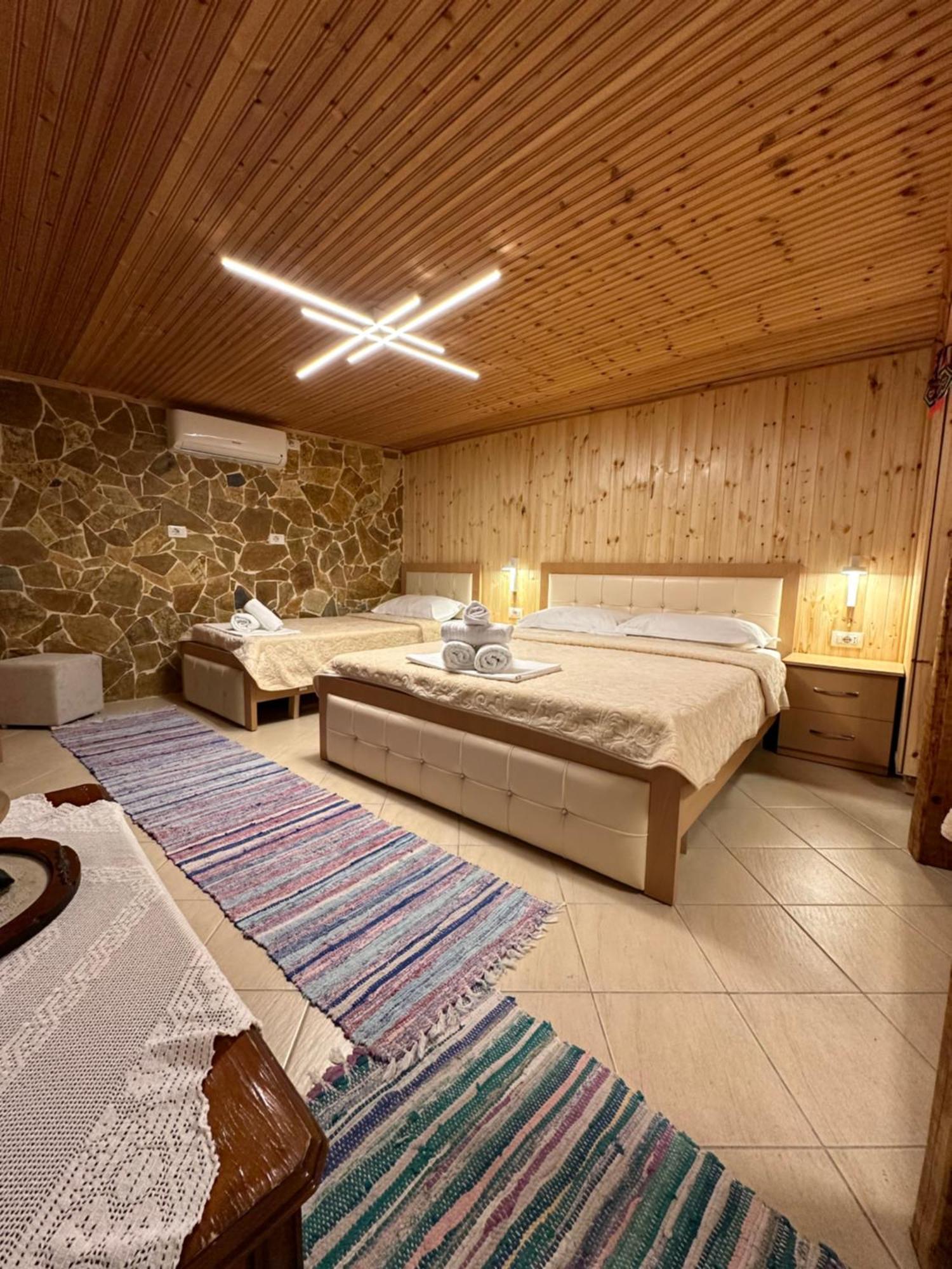 "Mani Guest House" Gjirokastër Buitenkant foto
