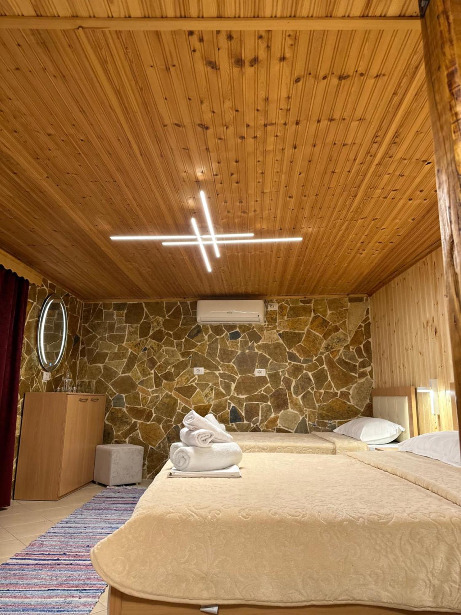 "Mani Guest House" Gjirokastër Buitenkant foto