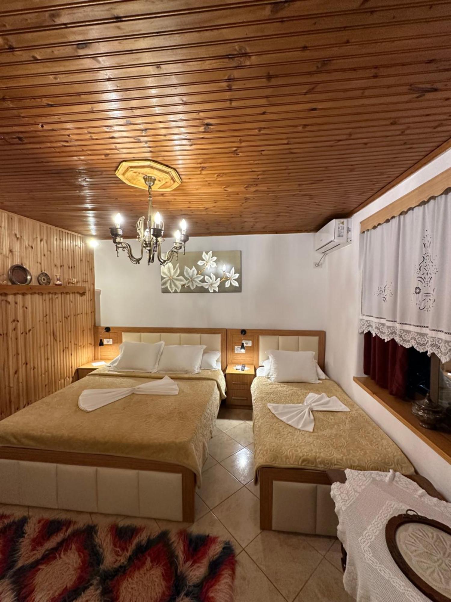 "Mani Guest House" Gjirokastër Buitenkant foto