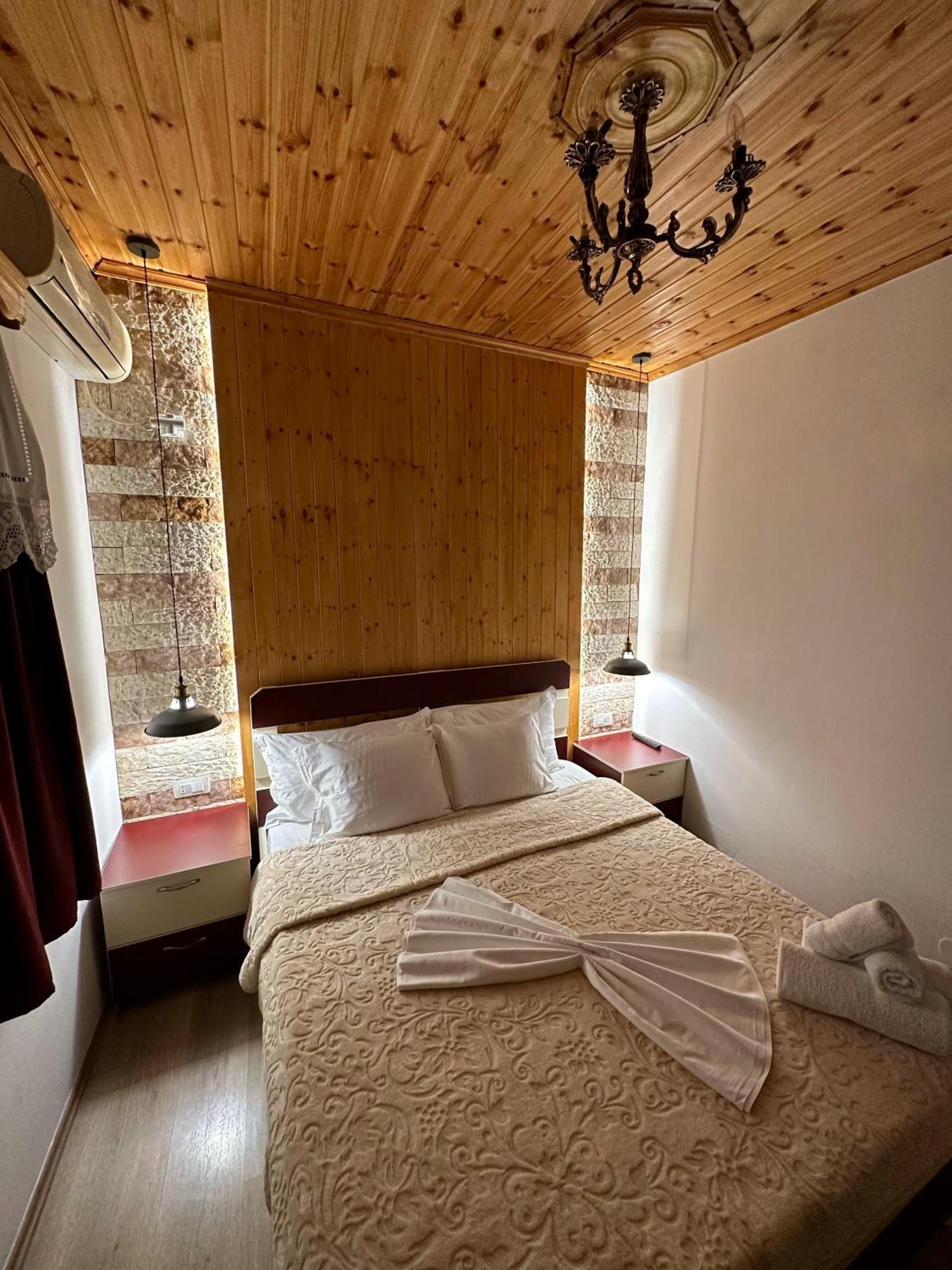 "Mani Guest House" Gjirokastër Buitenkant foto