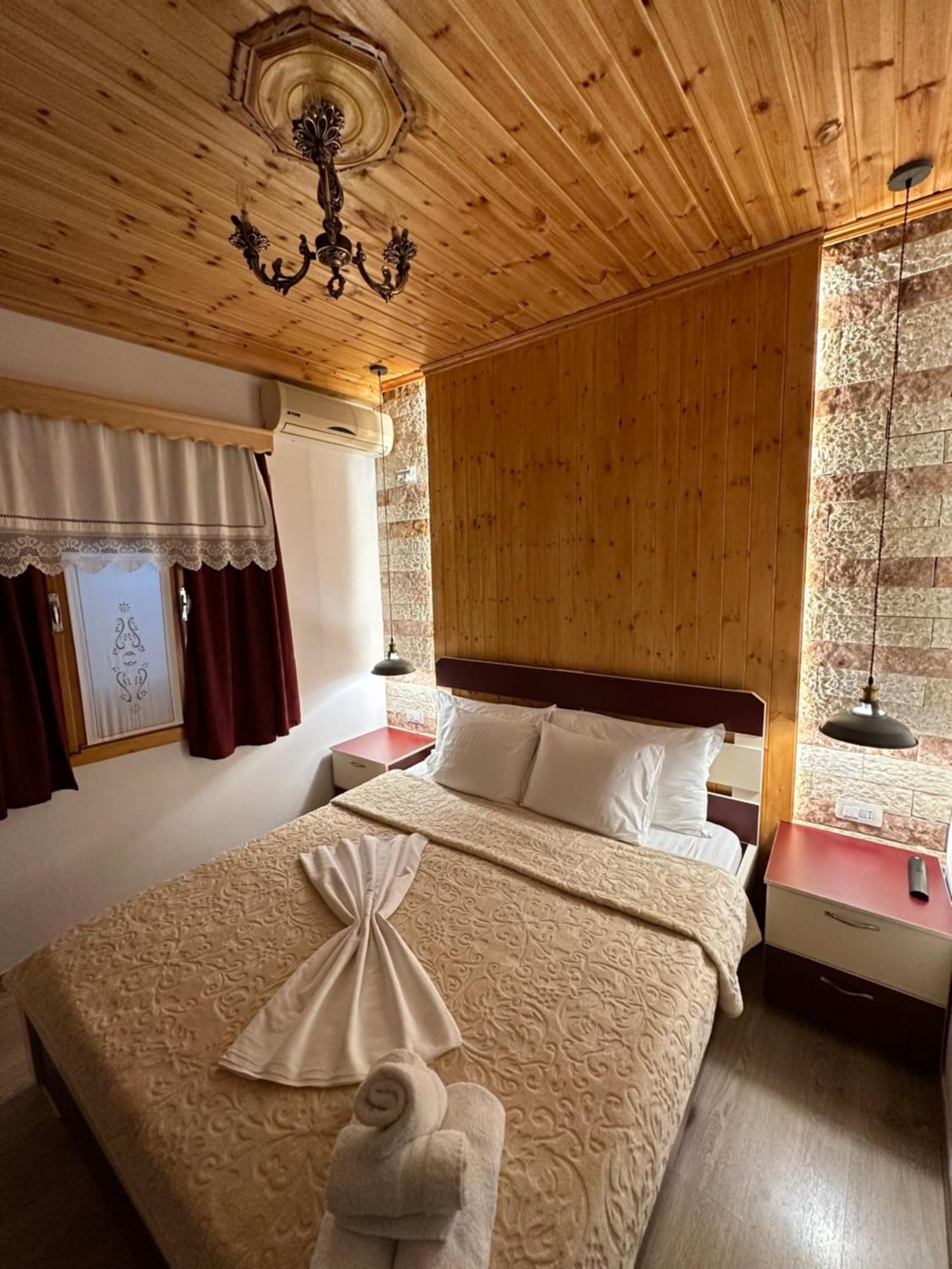 "Mani Guest House" Gjirokastër Buitenkant foto