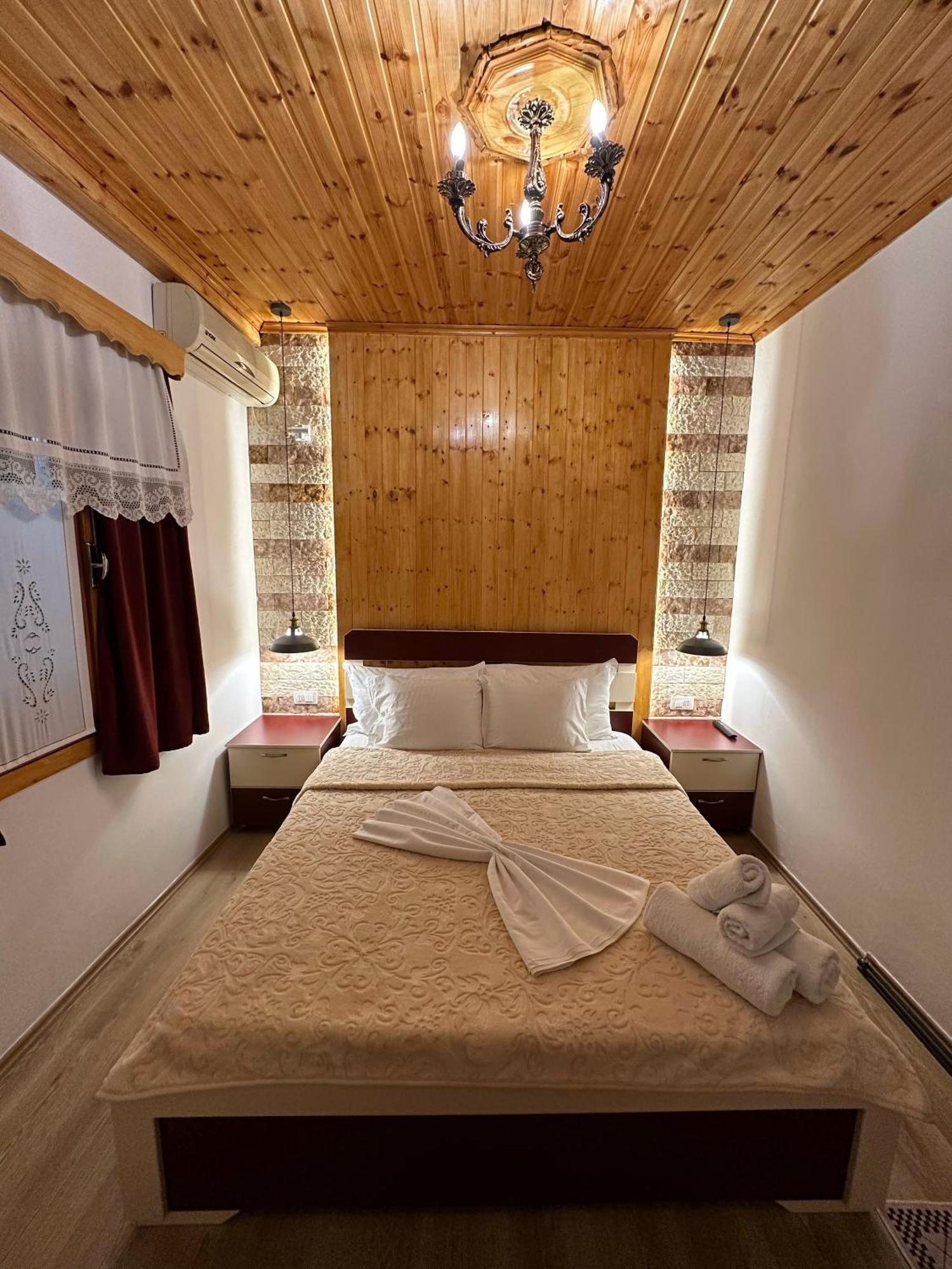 "Mani Guest House" Gjirokastër Buitenkant foto