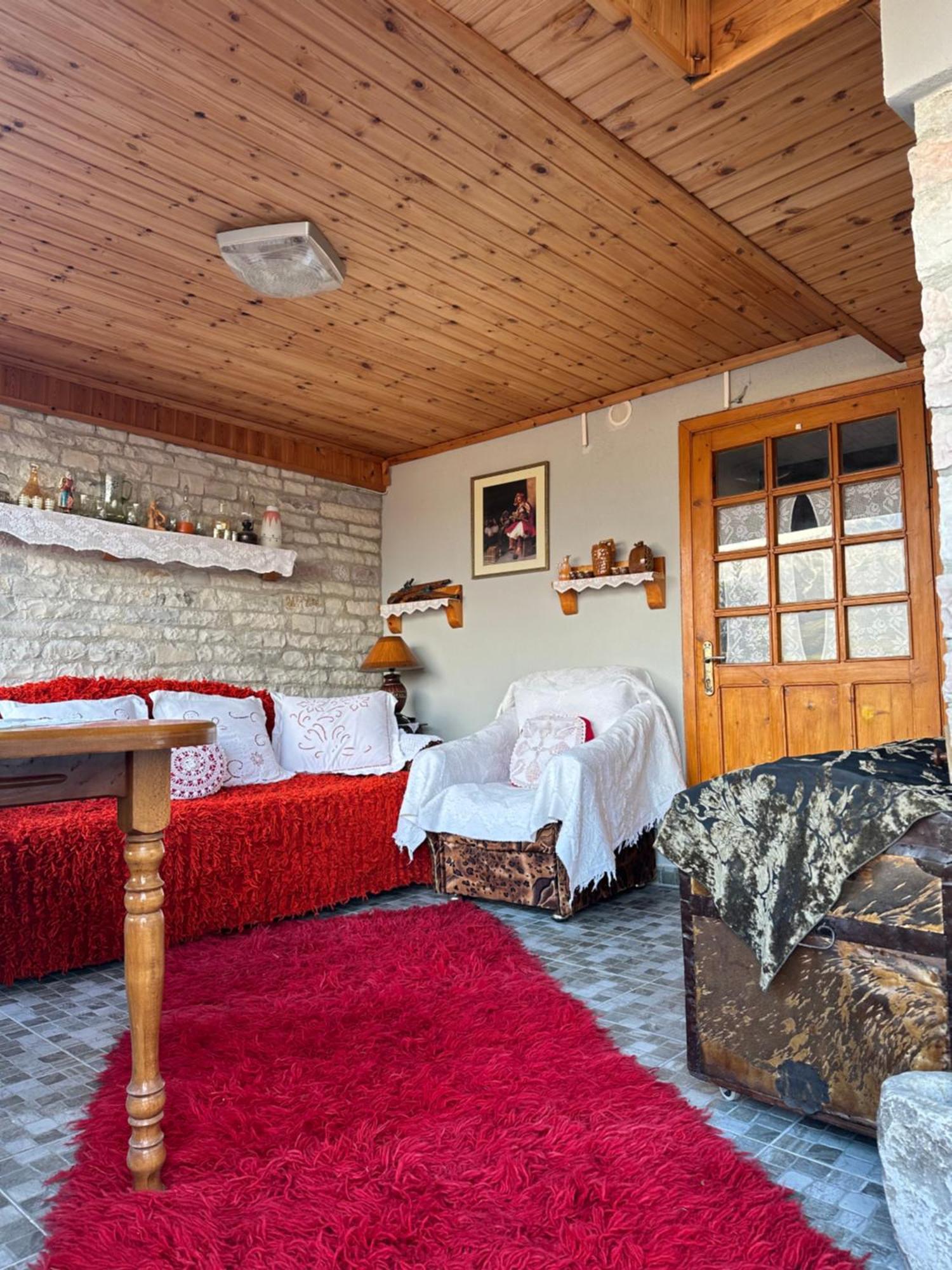 "Mani Guest House" Gjirokastër Buitenkant foto
