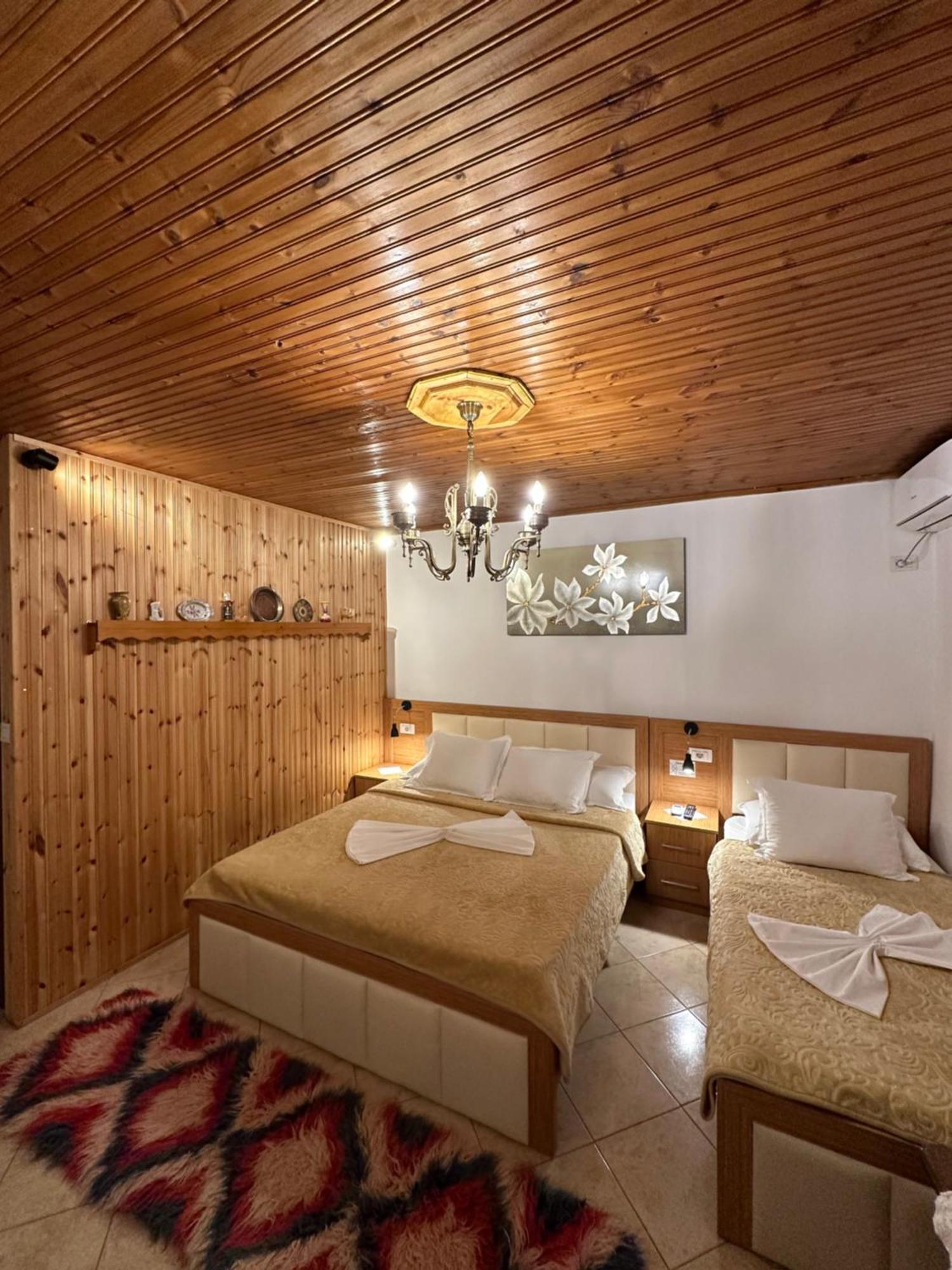 "Mani Guest House" Gjirokastër Buitenkant foto