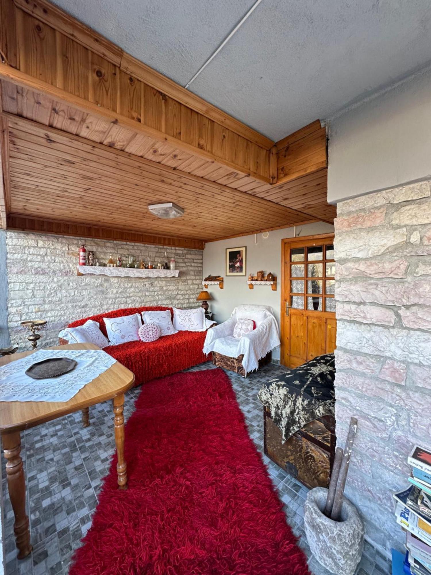 "Mani Guest House" Gjirokastër Buitenkant foto